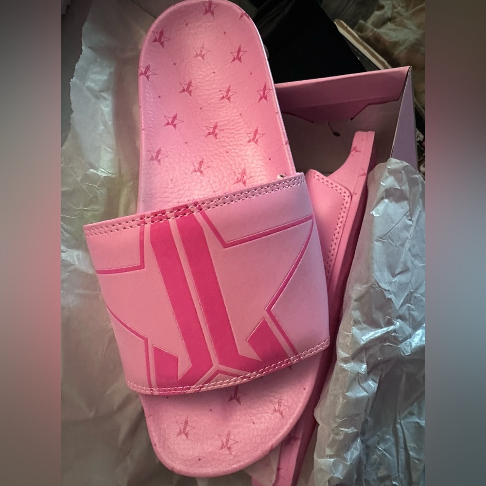 BNIB Jeffree Star Cosmetics Pink Unisex Slides/ Flip Flops. RARE.